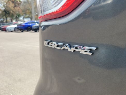 Used 2016 Ford Escape Titanium w/ Equipment Group 301A image 6