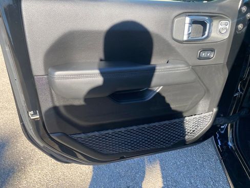 Used 2023 Jeep Wrangler Sahara image 11