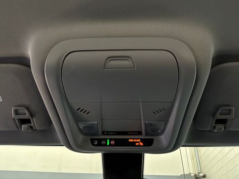 Used 2024 GMC Terrain SLE FWD image 16