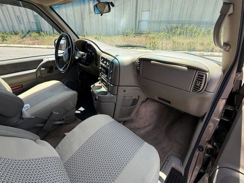 Used 2000 GMC Safari AWD w/ SLT Marketing Option Pkg 3 image 18