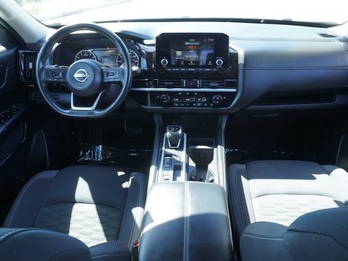 Certified 2025 Nissan Pathfinder SV FWD image 12