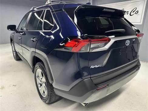 Used 2019 Toyota RAV4 Limited image 4