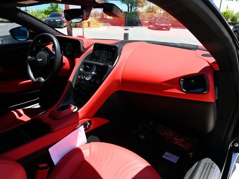 Used 2021 Aston Martin DB11 Coupe RWD image 39