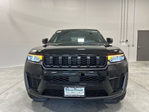 New 2026 Jeep Grand Cherokee Altitude AWD/4WD image 3