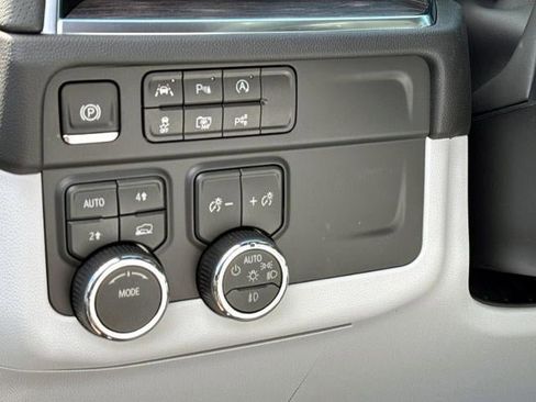 New 2026 Chevrolet Suburban Premier AWD/4WD image 11