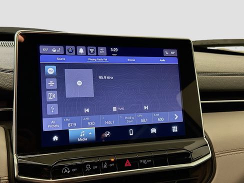 Used 2025 Jeep Compass Limited image 21