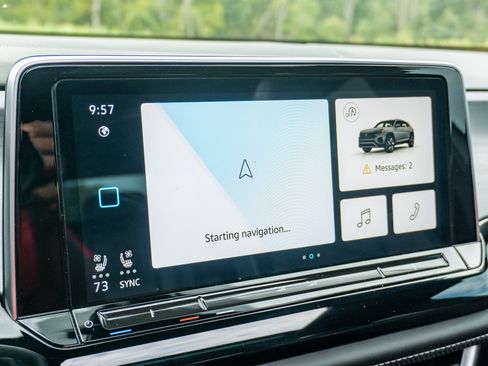 Used 2024 Volkswagen Atlas Cross Sport SE w/ Panoramic Sunroof Package FWD image 23