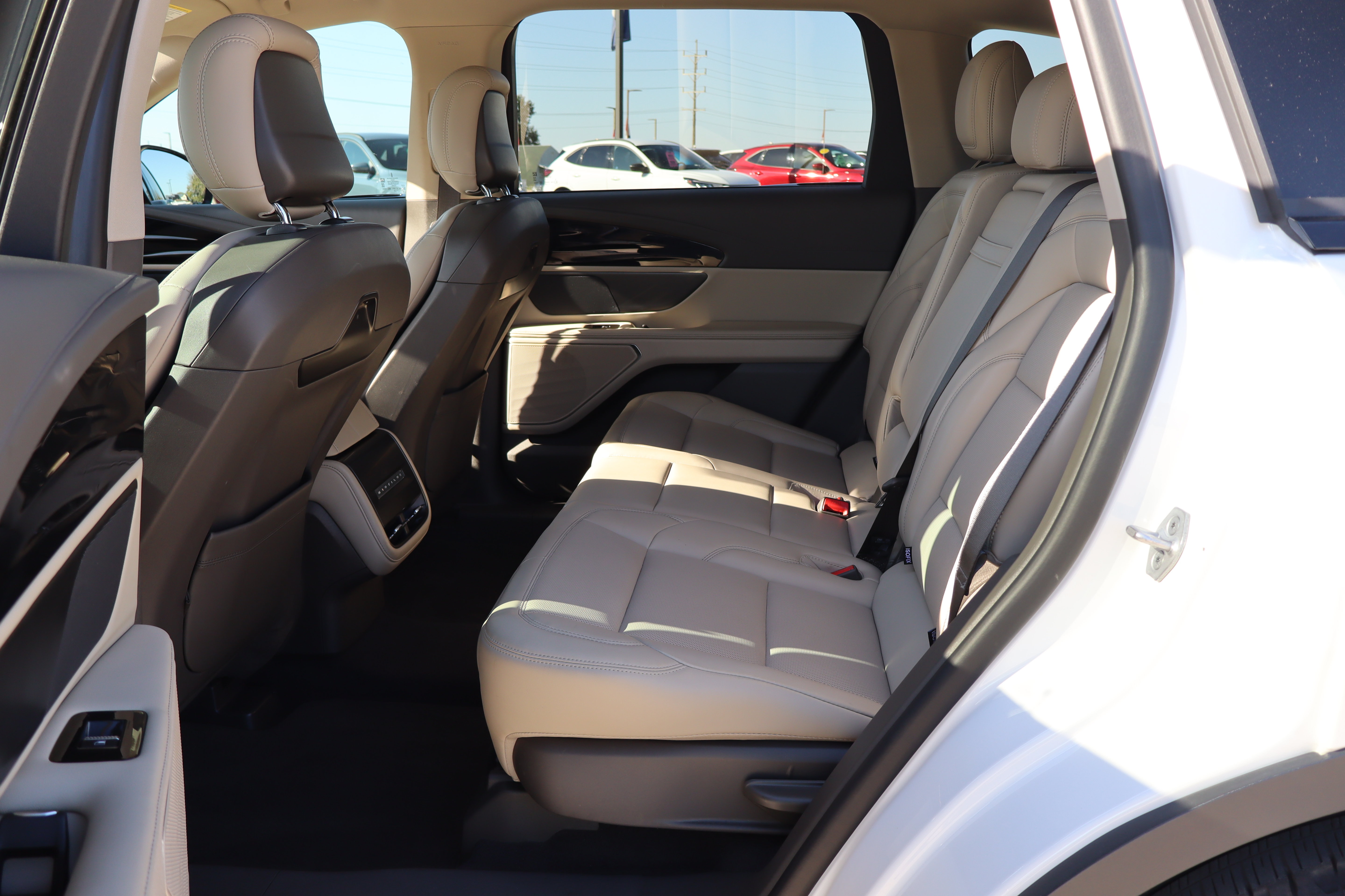 Used 2024 Lincoln Nautilus Premier AWD/4WD image 10