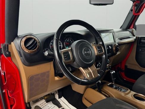 Used 2018 Jeep Wrangler Unlimited Sahara AWD/4WD image 11