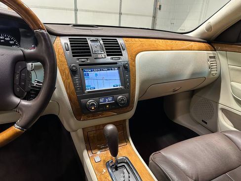 Used 2011 Cadillac DTS Platinum FWD image 32