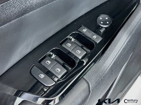 Certified 2025 Kia Sportage EX FWD image 18