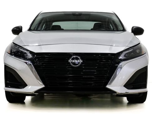 Used 2024 Nissan Altima 2.5 SV image 2