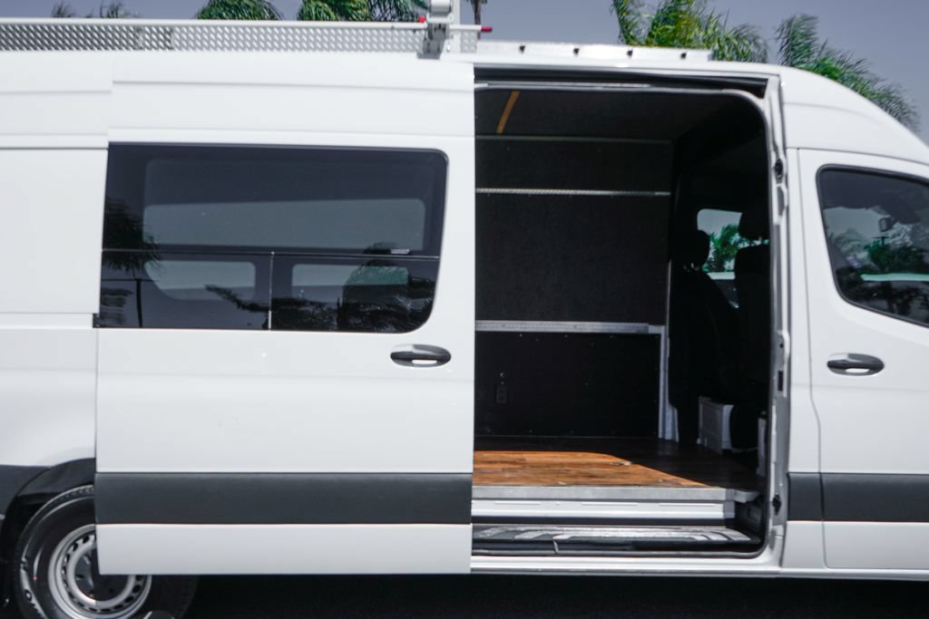 Used 2019 Mercedes-Benz Sprinter 170 Cargo image 12