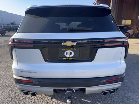 Used 2025 Chevrolet Traverse LT w/ Sun and Wheel Package image 7