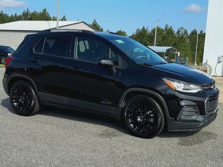Used 2022 Chevrolet Trax LT w/ Midnight Edition FWD video 2