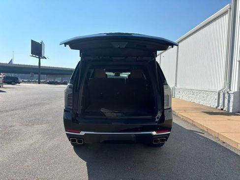 New 2026 Chevrolet Suburban High Country w/ Sun And Tow Package AWD/4WD image 9