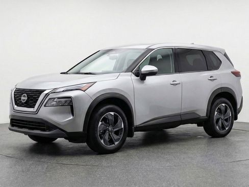 Used 2025 Nissan Rogue SV image 3