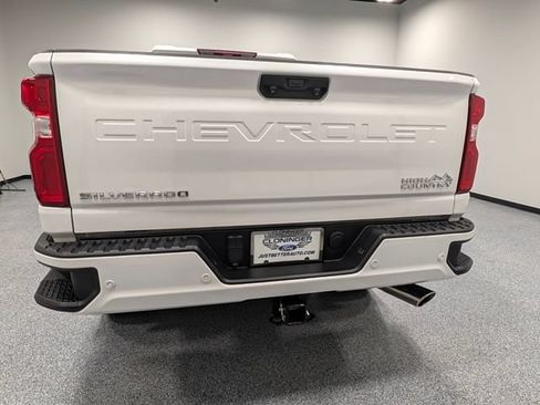 Used 2024 Chevrolet Silverado 2500 High Country w/ Technology Package AWD/4WD image 7