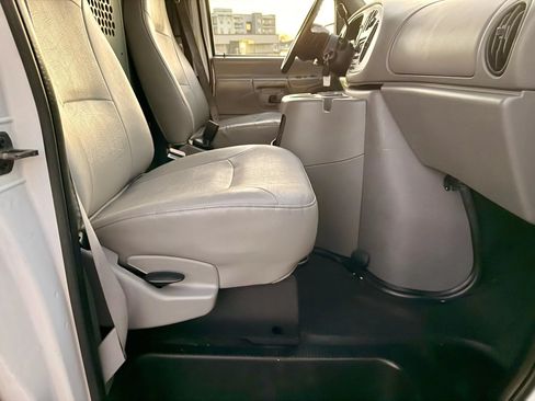 Used 2000 Ford E-350 and Econoline 350 Super Duty RWD image 14