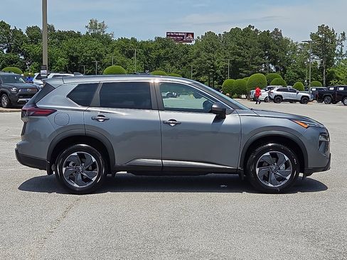 Used 2025 Nissan Rogue SV FWD image 6