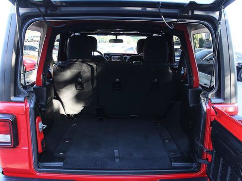 Used 2020 Jeep Wrangler Unlimited Sahara AWD/4WD image 8