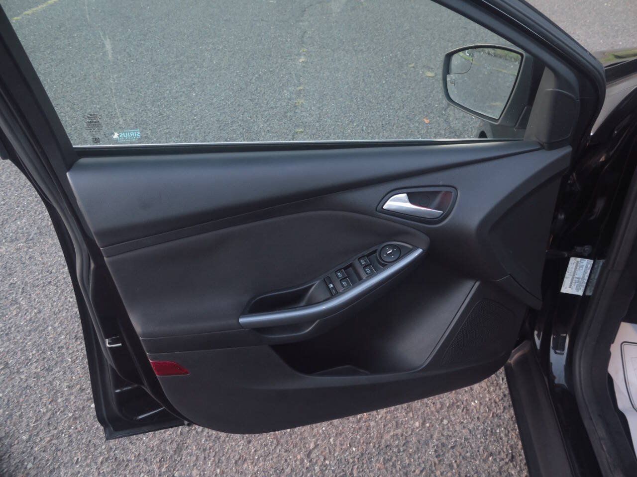 Used 2012 Ford Focus Titanium FWD image 21