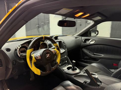 Used 2009 Nissan 370Z Touring w/ Sport Pkg RWD image 11