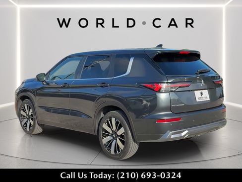 Used 2025 Mitsubishi Outlander SE FWD image 5
