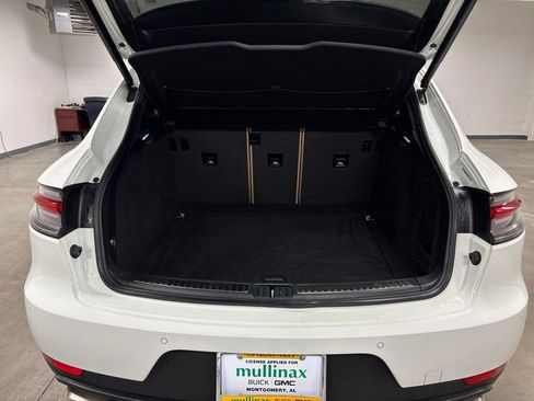 Used 2020 Porsche Macan Base image 17