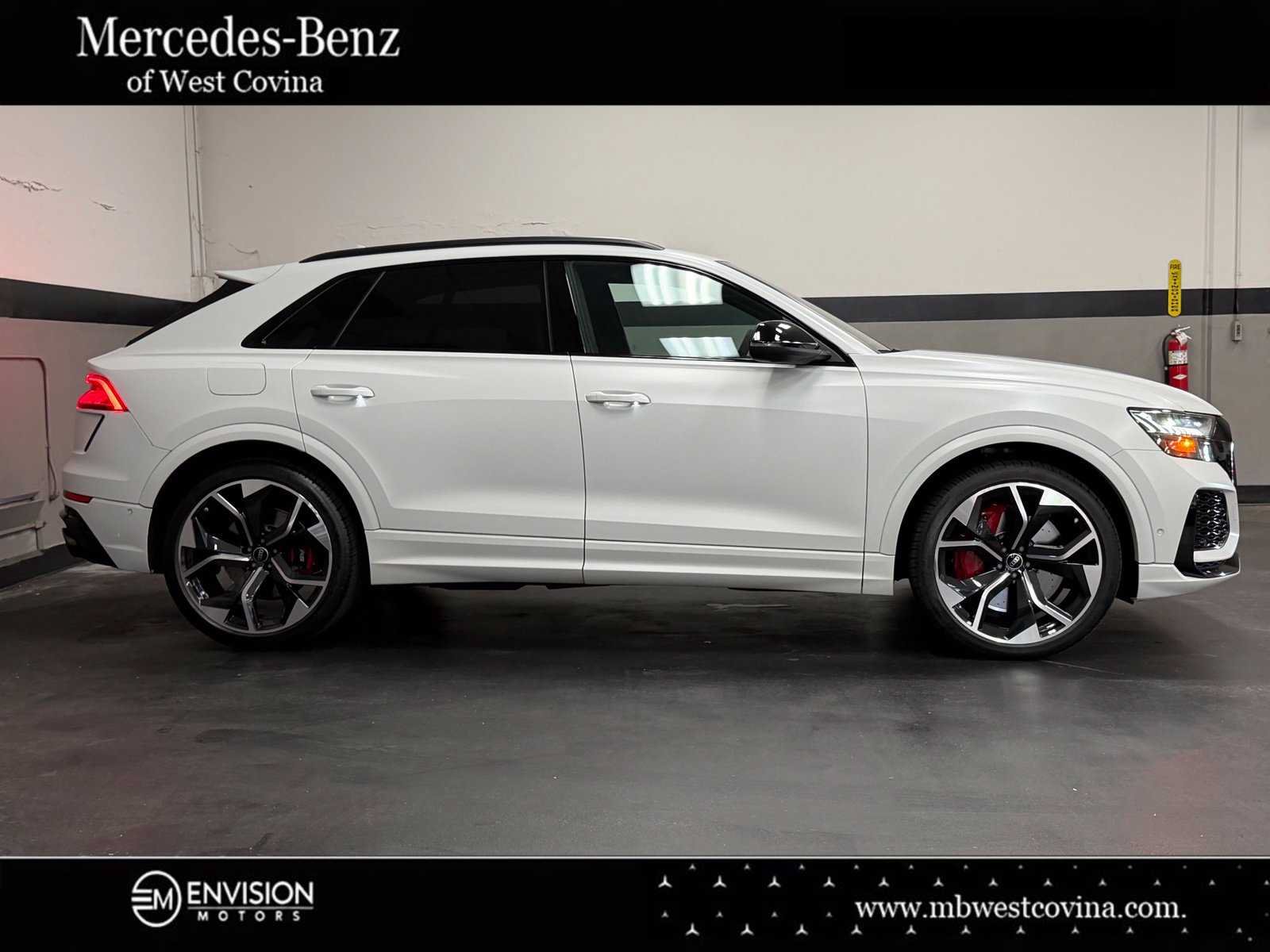Used 2023 Audi RS Q8 w/ Black Optic Package AWD/4WD image 3