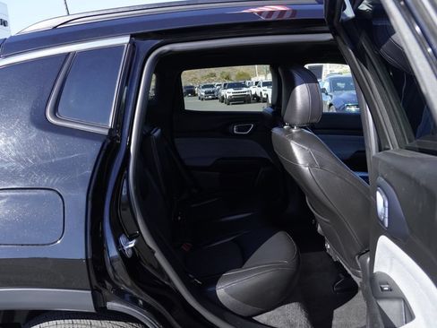 Certified 2024 Jeep Compass Latitude AWD/4WD image 27