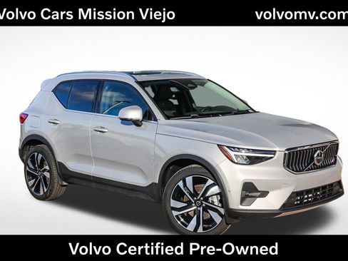 Used 2025 Volvo XC40 B5 Plus image 1