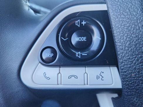 Used 2017 Toyota Prius Prime Premium image 32