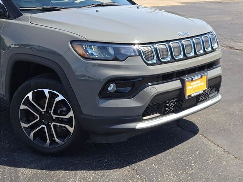Certified 2022 Jeep Compass Limited AWD/4WD image 2