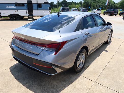 Used 2025 Hyundai Elantra SE FWD image 6