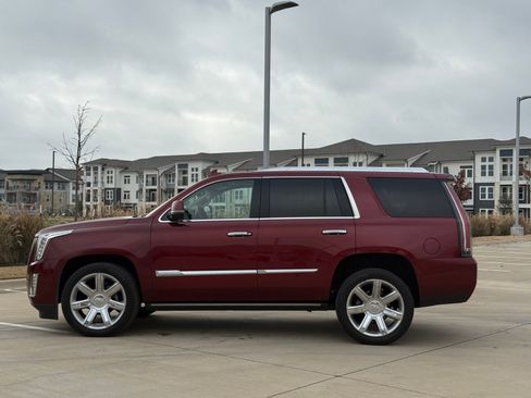 Used 2016 Cadillac Escalade Premium image 4