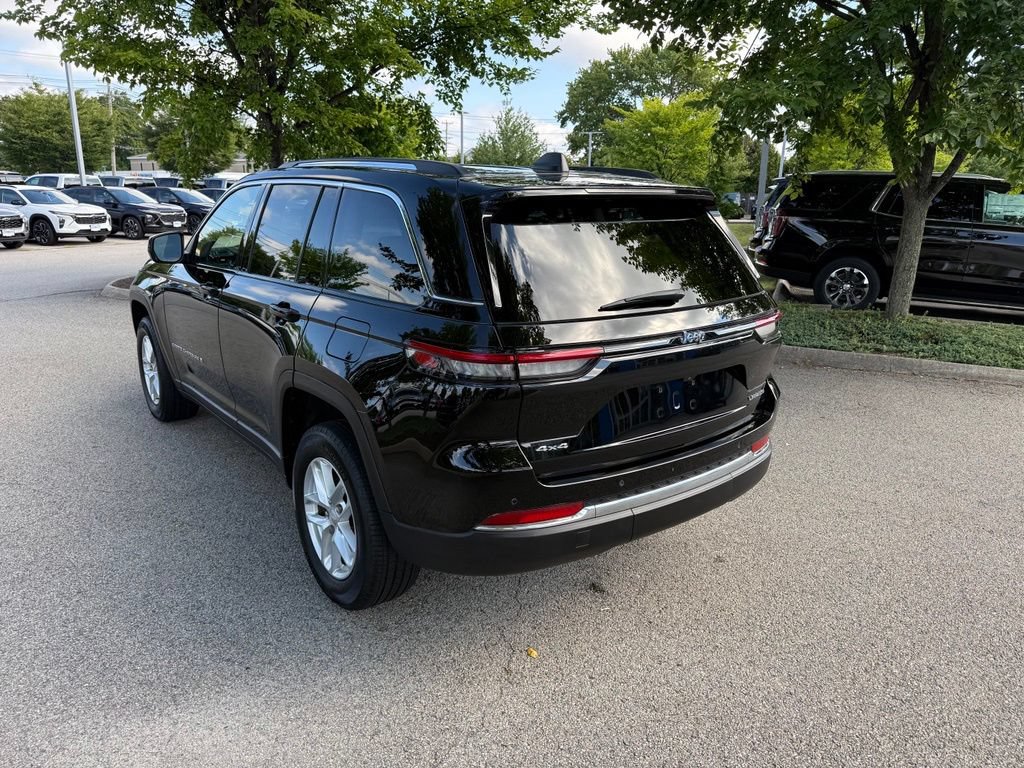 Used 2023 Jeep Grand Cherokee Laredo X AWD/4WD image 3