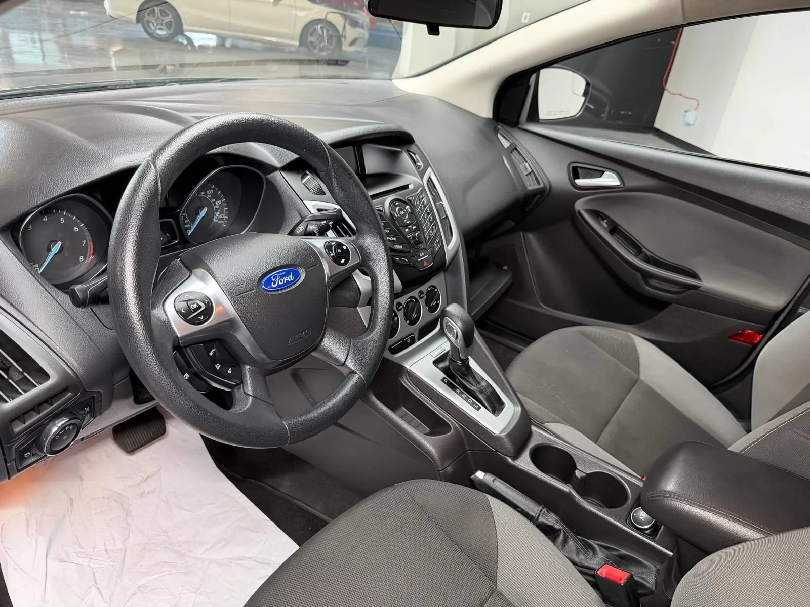 Used 2014 Ford Focus SE FWD image 32
