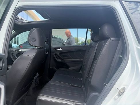 Used 2022 Volkswagen Tiguan SE R-Line FWD image 5