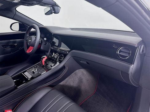 Used 2025 Bentley Continental GT image 27