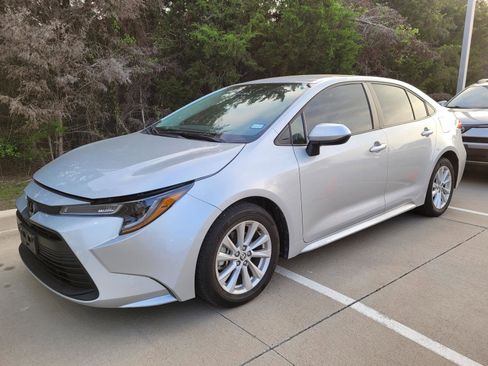 Used 2023 Toyota Corolla LE w/ LE Convenience Package FWD image 1