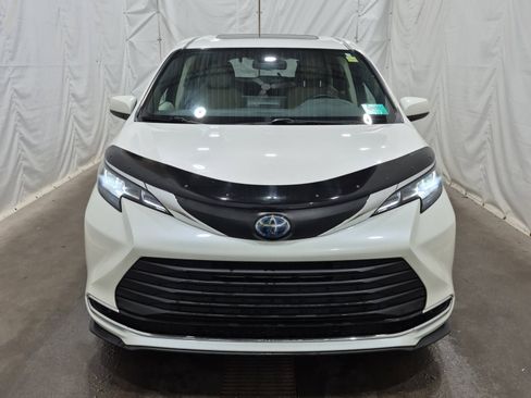 Used 2021 Toyota Sienna XLE image 7