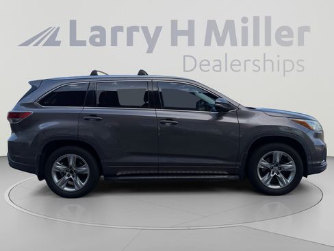 Used 2014 Toyota Highlander Limited w/ Driver Technology Package FWD image 6
