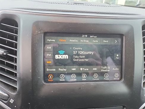 Used 2019 Jeep Cherokee Latitude Plus image 16