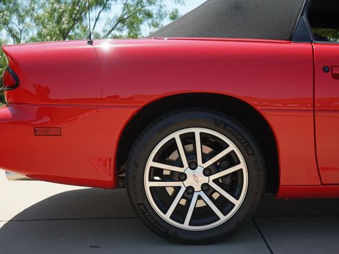 Used 2002 Chevrolet Camaro Z28 w/ SS Performance/Appearance Pkg RWD image 37