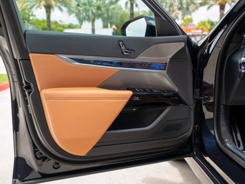 Used 2023 BMW 740i w/ Parking Assistance Package image 21