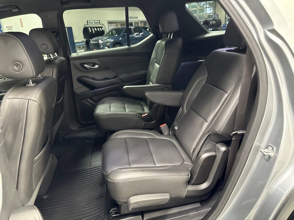 Used 2023 Chevrolet Traverse LT w/ LT Premium Package AWD/4WD image 43