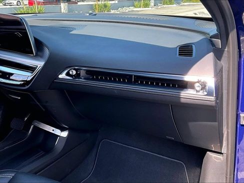 Used 2025 Cadillac Lyriq Sport AWD/4WD image 17