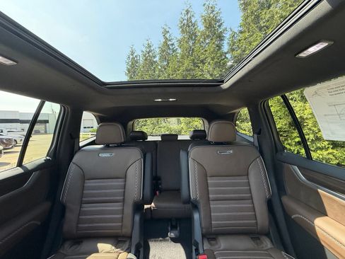 New 2026 GMC Acadia Denali Ultimate AWD/4WD image 3