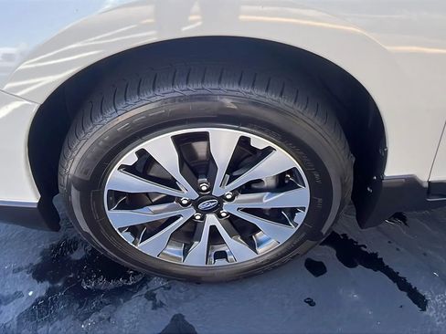 Used 2017 Subaru Outback 2.5i Limited image 9